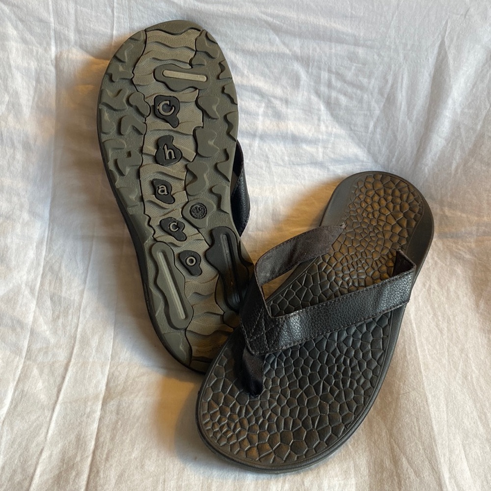 Chaco Flip Flops Womens 7 Eco Tread Black Leather Rubber Summer Beach Resort EUC